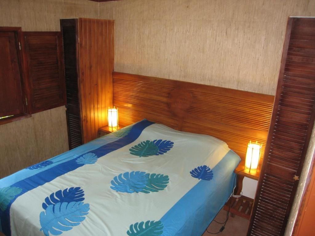 Fare Arearea bungalow interior view 2